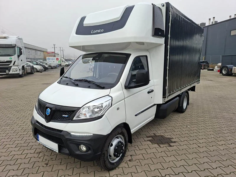 Samochód dostawczy Piaggio z kabiną sypialną 1